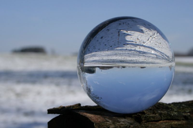 glass_ball_photo_upside_down_winter_wintry_mirrored_snow_cold-1215457.jpg!d